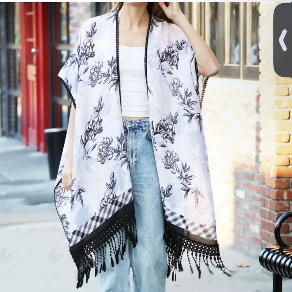 Black and Cream Floral Kimono